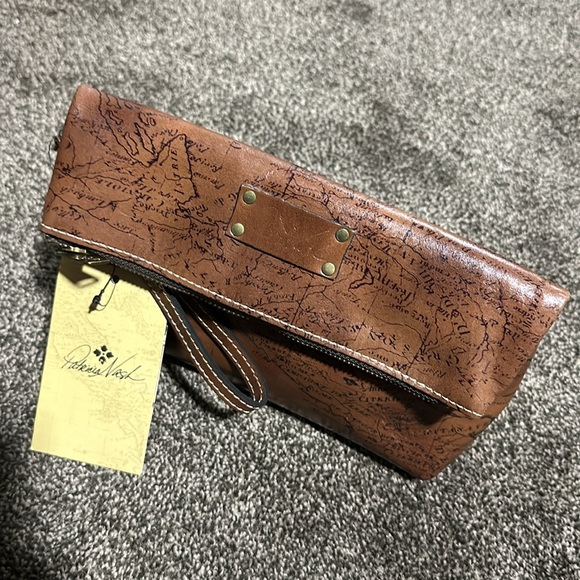 Patricia Nash Map Collection Wristlet - Picture 7 of 7